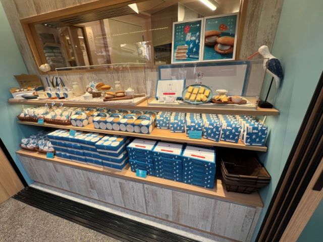 食べ歩きの商品や、お土産を販売してます～！