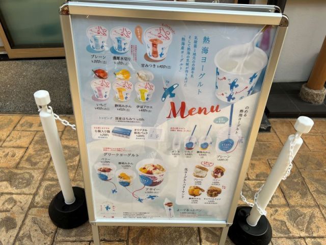 食べ歩きの商品や、お土産も販売してます！