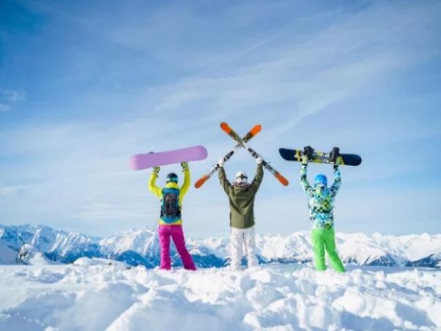 お休みの日は近隣のスキー場に行くこともできます！