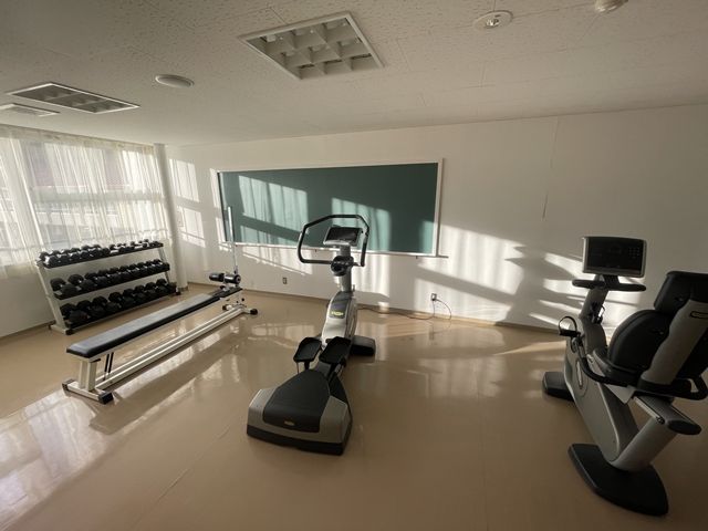 寮内に簡易的なトレーニングルームもあります！