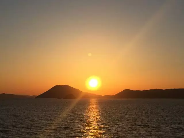 瀬戸内の海に沈む夕日は絶景です。
