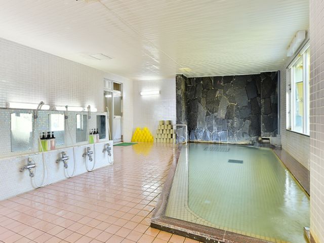 ～館内大浴場が利用できる～
お客様も利用しているお風呂で広々♪