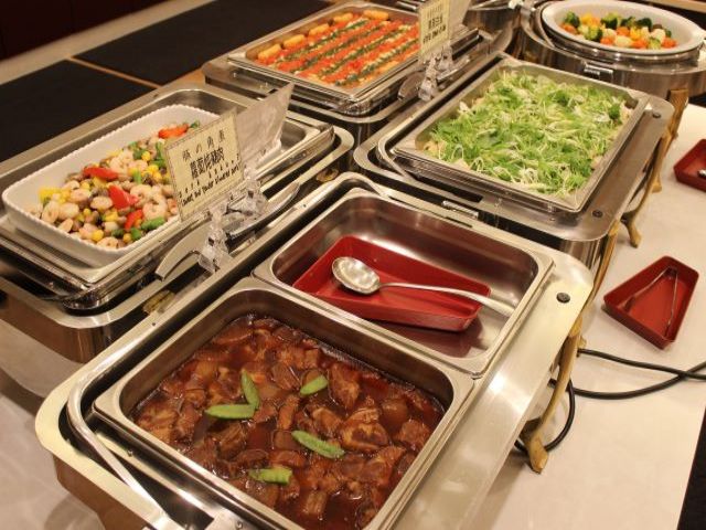 バイキングでお客様にお出しする料理のお写真です！