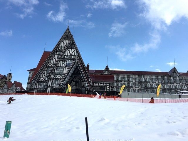 ホテルの目の前がスキー場！オフの日はスキー・スノボを満喫しよう♪