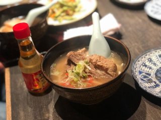 【★レンタカー付の好待遇★】石垣空港内・沖縄そば屋でキッチンのお仕事です！人気の通し勤務♪