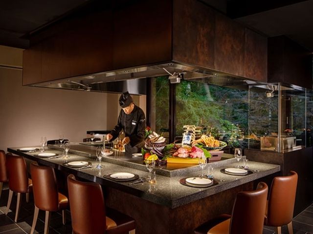 ホテル内レストランでのお仕事です。あくまでも補助的業務なのでご安心ください。