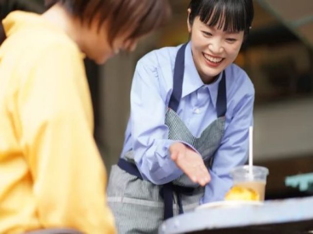 ホール業務をお任せします！！