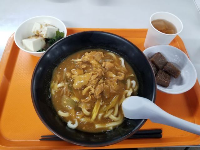 スタッフさんからいただいた賄いの写真です。
日によってはお弁当の支給もあります。