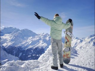 【短期案件×3食賄い付×リフト券付】菅平高原にあるホテルでホールのお仕事です!