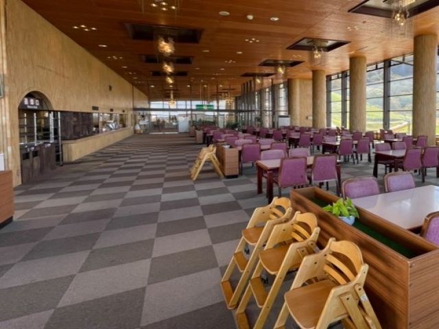 綺麗なゲレンデレストラン併設しております。