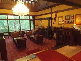 玄関入ってすぐにロビーがあります。お客様の憩いの場所になっています！