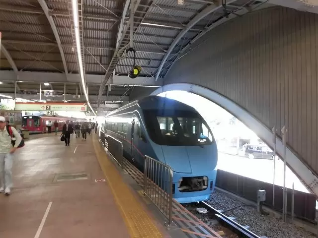 箱根湯本は新宿からロマンスカーで90分で行けますよ！