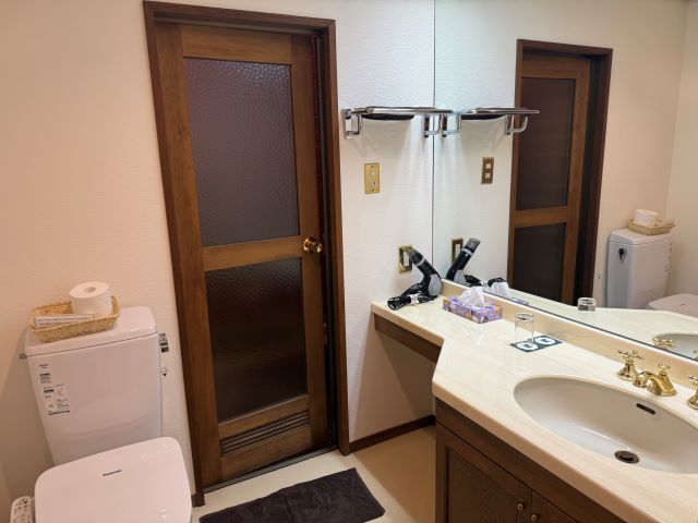洗面所・風呂・トイレもお部屋の中についています！！