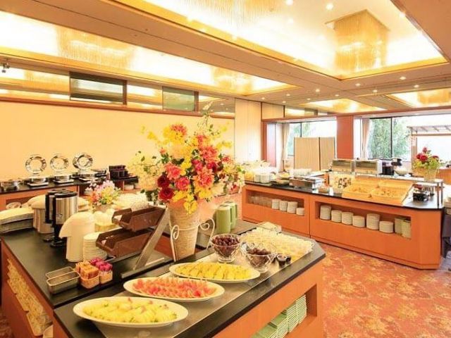 メインの朝食会場です。朝食対応以外にはまかない作成などもあります