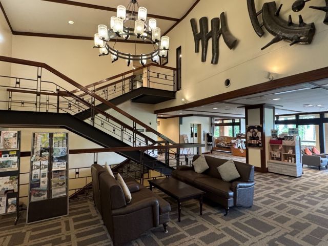 ロビーの雰囲気です！人間関係良好な職場です◎