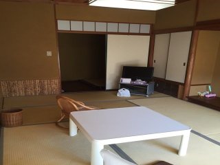 ≪静岡の小京都！歴史ある旅館で働けます☆≫優しい女将が待ってます！満了率100%！