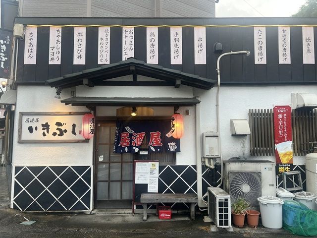 徒歩圏内に飲食店がたくさんあります！