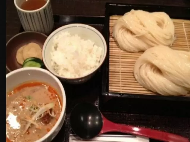 おいしい食べ物もいっぱいあるのでお休みの日は少し遠出をしてお店巡りも◎