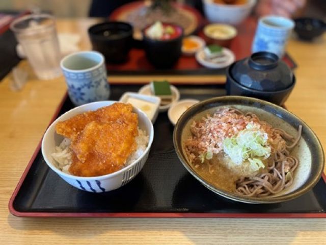 蕎麦やソースかつ丼、蟹や海鮮など名物が沢山ありますよ♪