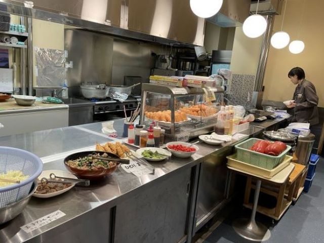 従業員食堂はホテルバックヤードにございます。