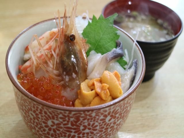 【グルメ】海鮮をはじめ旅行気分でグルメも楽しめる！