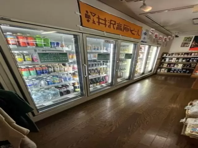 ホテルの中に売店があるので、軽食・飲み物・日用品購入可能です！