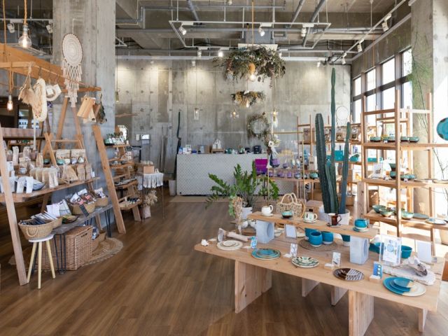 沖縄のお土産店で販売のお仕事♪