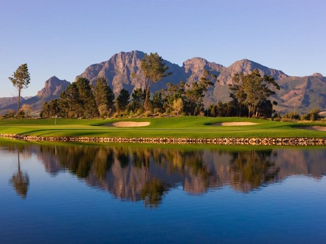 ゴルフ場も景色最高！！