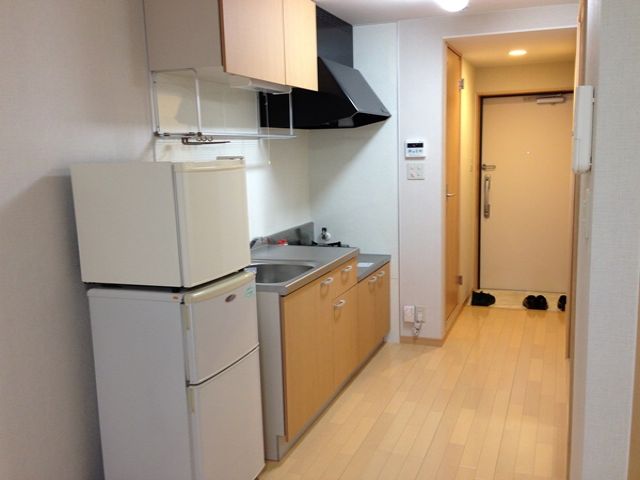 寮の周辺はドラッグストアやコンビニもあり、生活にも便利です。