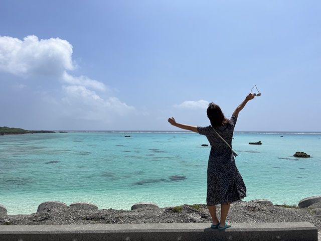 宮古ブルーの海と、緑あふれる森に囲まれた、自然を肌で感じるリゾートホテルでのホール業務♪