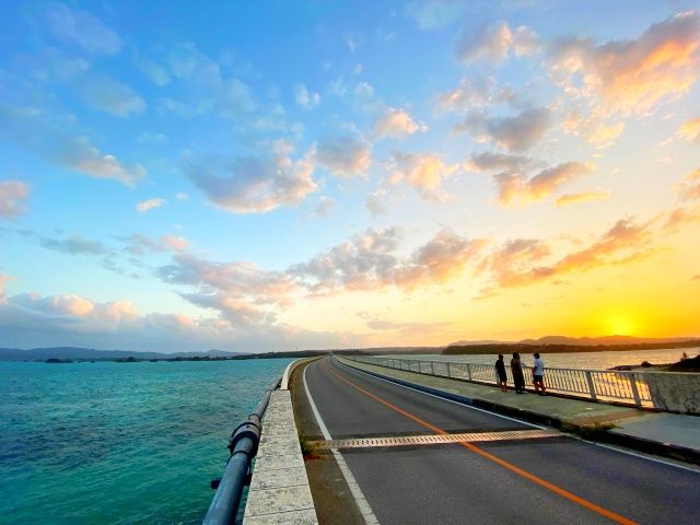 観光名所の≪古宇利大橋≫を渡ってすぐのホテル！
