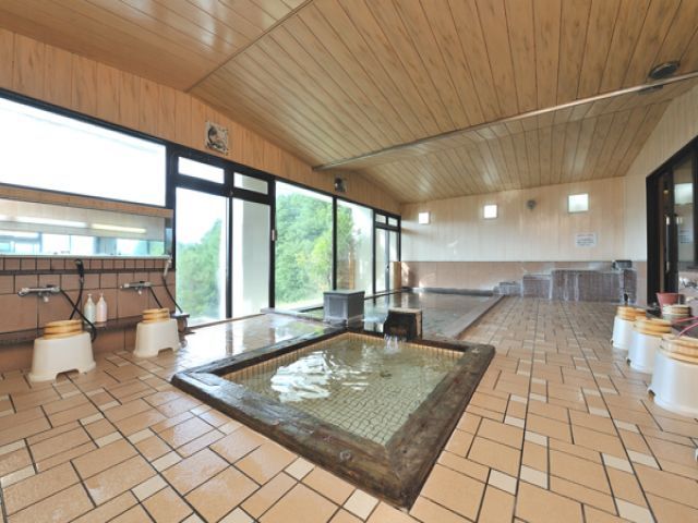～疲れた体にしみる大浴場が一つの楽しみ～
お客様も利用している大浴場でゆったりまったり…