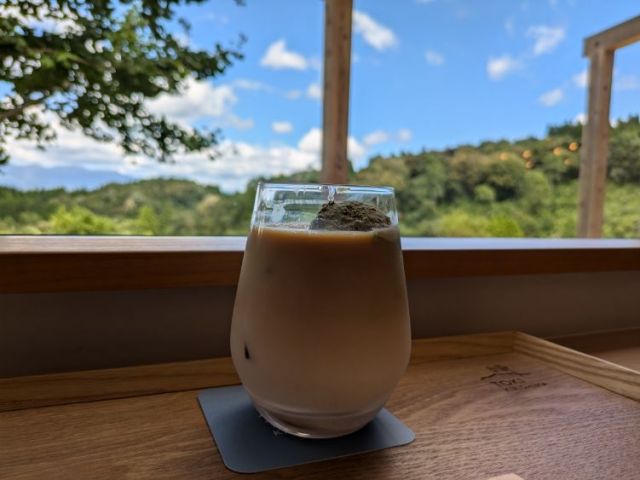 カフェで一息つきましょう。