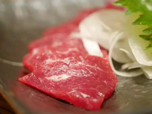 おすすめグルメは馬刺し！感動する美味しさなんです！