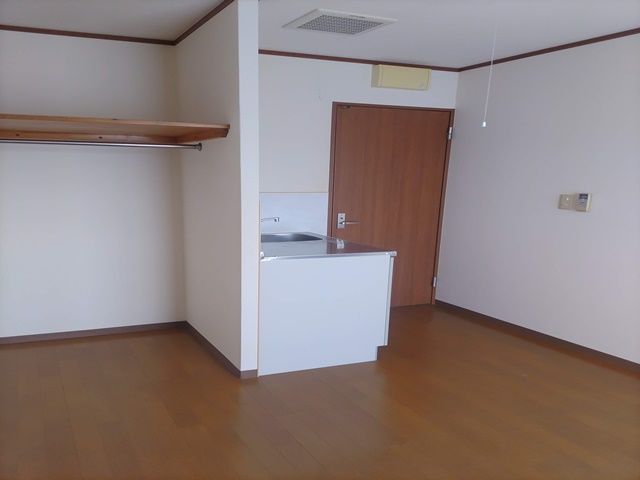 寮はWi-Fi付で通勤もラクラクな距離です。