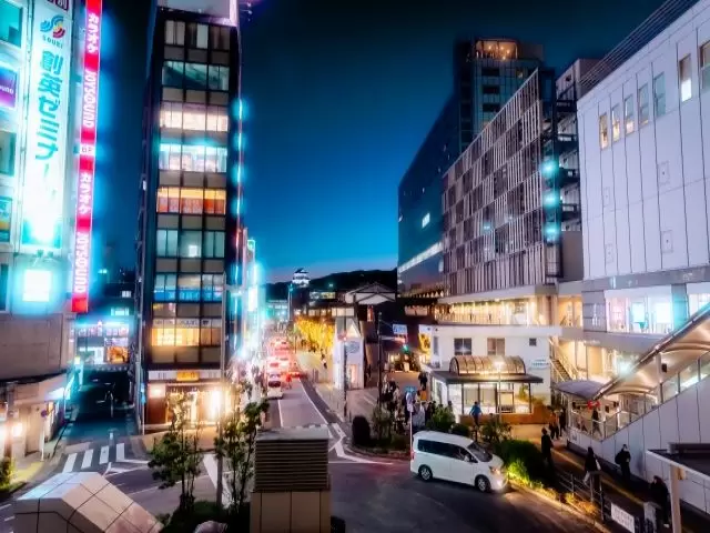 近くの小田原駅には、お買い物スポットがたくさんあります！