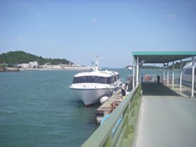 島への入り口、港です★