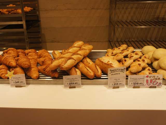 ホテル内にあるパン屋さんは好評で昼過ぎには売り切れるとか！？