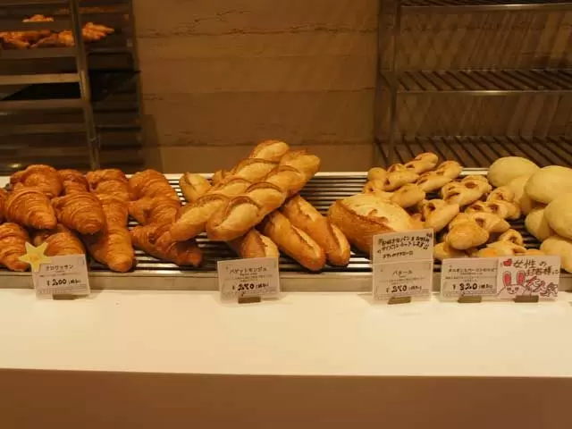 ホテル内にあるパン屋さんは好評で昼過ぎには売り切れるとか！？