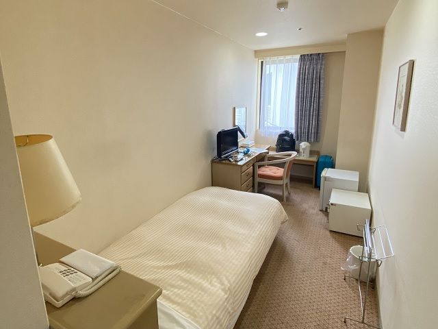 寮は館内客室を利用♪※基本的に2人部屋のツインルームで相部屋となります。画像は一人部屋。