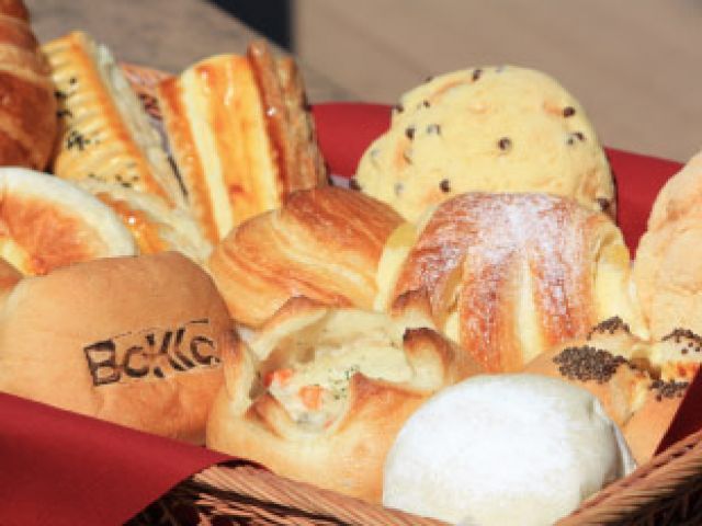 パン屋さんなどの売店などたくさんの職種があります！