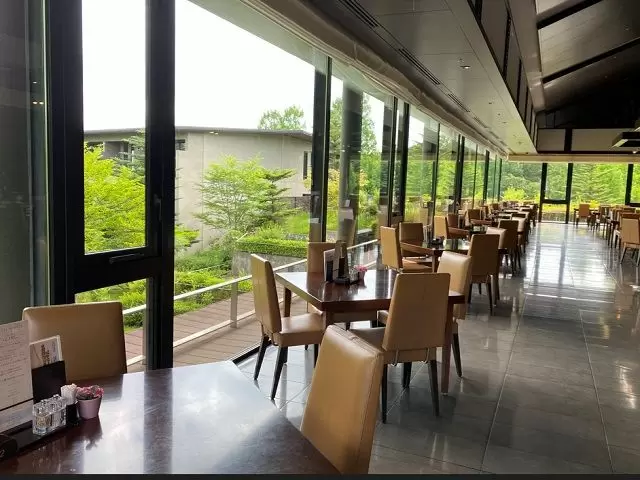 広大なお庭を眺めながらのお食事★
