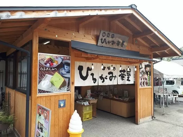 昼神温泉には徒歩圏内にコンビニ・売店・朝市・飲食店有り。初めてのリゾバにも適した環境です！