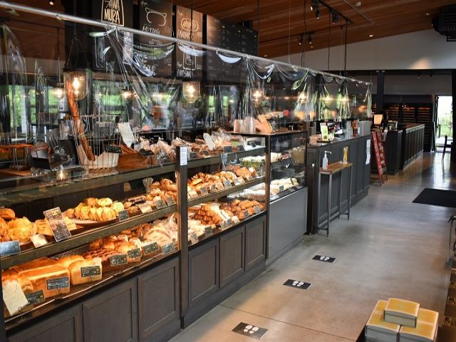 軽井沢はパンも有名なんです、、、人気パン屋さんが複数あるので激戦区！！