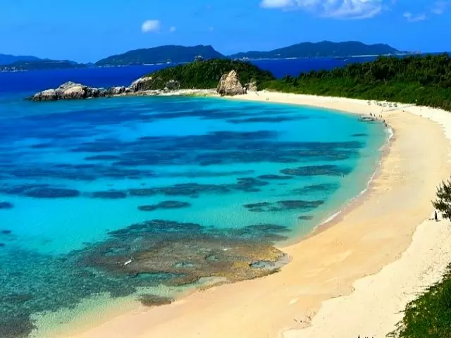 沖縄本島から最短35分で行くことができる離島です！