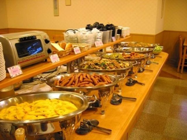 食事は朝食バイキングの残り♪