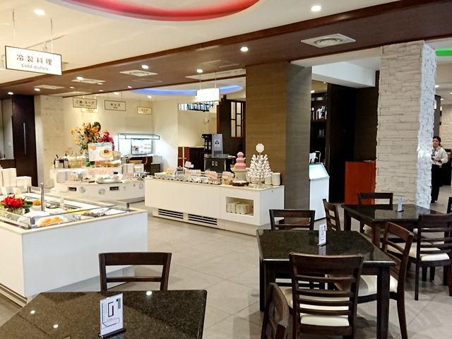 人気の沖縄本島北部の大型リゾートホテルでのホールのお仕事です♪接客スキルも身につきます！