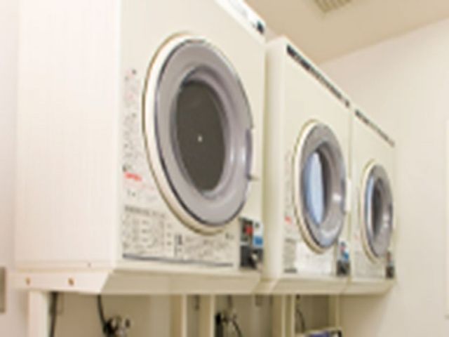洗濯はコインランドリーです。
お客様も使われる場所となります！