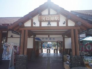 《完全個室×英語活かせる！》目の前が河口湖の旅館でのお仕事です！