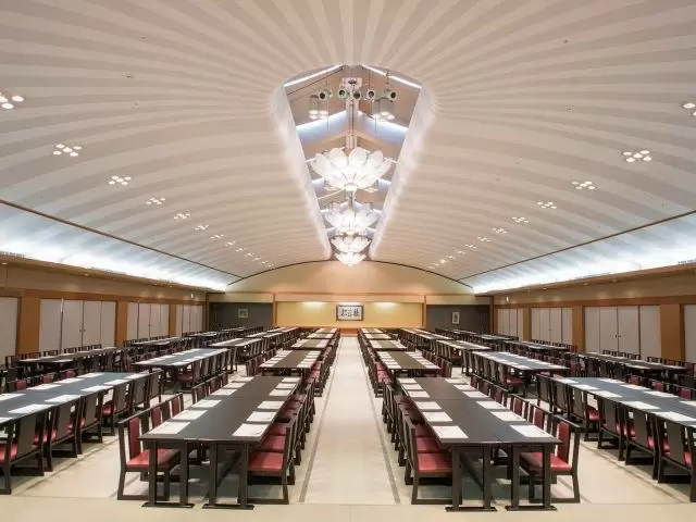 ～明るい笑顔でおもてなし～
難しいスキルは必要ありません！笑顔で飲食系の接客ができる人◎